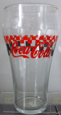 350436 € 5,00 coca cola glas USA rode blokjes zwarte met rode blokjes.jpeg